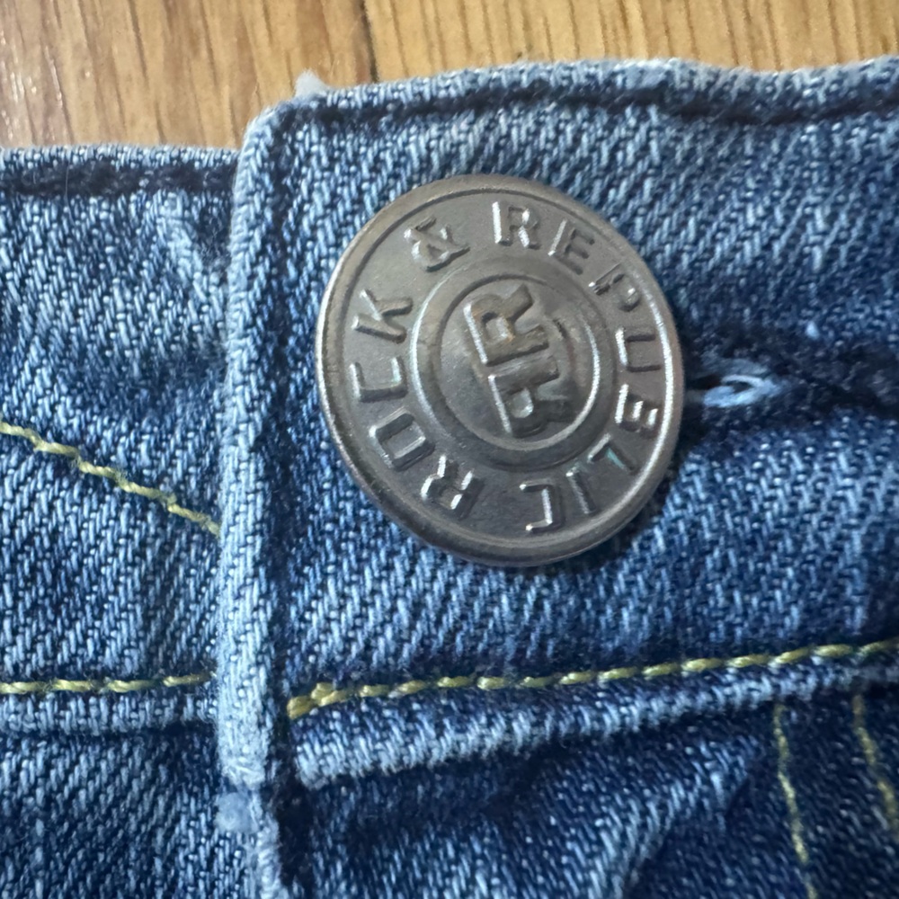 ROCK & REPUBLIC Y2K CUTOFF JEAN SHORTS - Picture 13 of 16